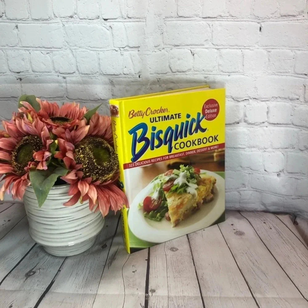 BETTY CROCKERS ULTIMATE BISQUICK cookbook